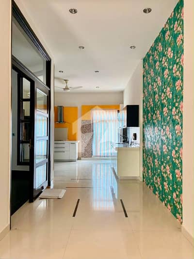 1050 Square Feet Flat For sale In Beautiful Cosmopolitan Society