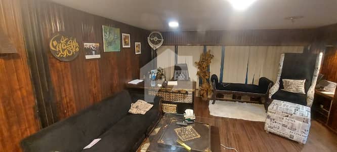 GULBERG CENTER POINT PLAZA FACING CBD COMMERCIAL GROUND FLOOR OFFICE FOR RENT.