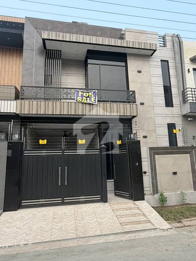 In Central Park - Block B House For Sale Sized 5 Marla