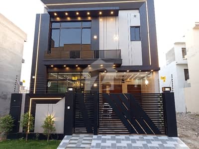 Get This Amazing Prime Location 5 Marla House Available In Central Park - Block B Prime Location Top Offf The Line House. . .