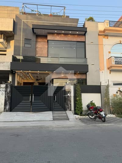 Become Owner Of Your Prime Location House Today Which Is Centrally Located In Central Park - Block B In Lahore
