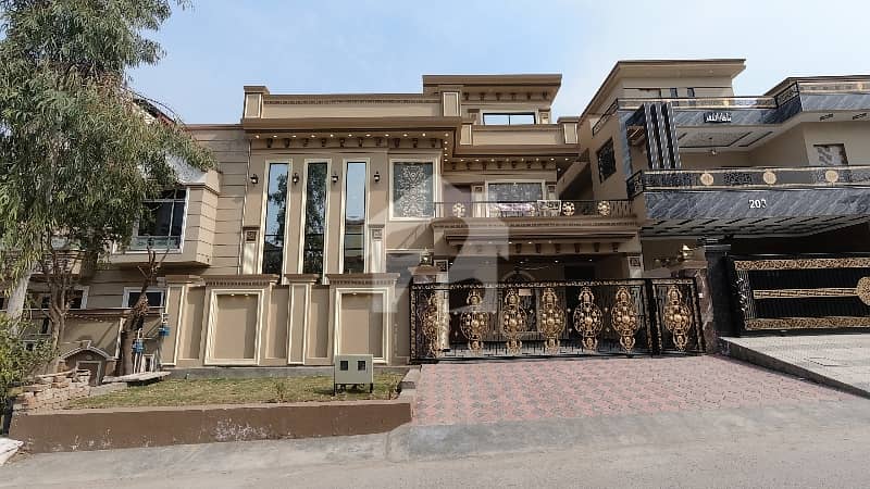 Prime Location 2800 Square Feet House For sale Is Available In Media Town Prime Location 2800 Square Feet House For sale Is Available In Media Town