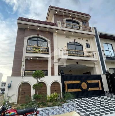 ممتاز سٹی اسلام آباد میں 5 کمروں کا 8 مرلہ مکان 3.3 کروڑ میں برائے فروخت۔