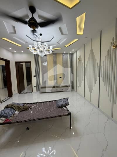 واپڈا ٹاؤن فیز 1 واپڈا ٹاؤن,لاہور میں 5 کمروں کا 10 مرلہ مکان 4.95 کروڑ میں برائے فروخت۔