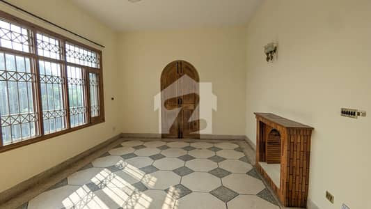 FOR RENT Renovated 5-Beds Double Storey House F_10/1 FOR RENT Renovated 5-Beds Double Storey House F_10/1