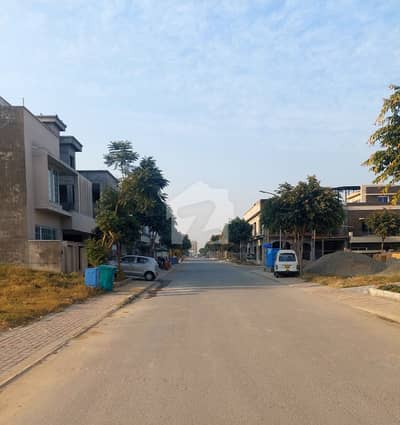 ٹاپ سٹی 1 - بلاک ایف ٹاپ سٹی 1,اسلام آباد میں 10 مرلہ رہائشی پلاٹ 1.3 کروڑ میں برائے فروخت۔