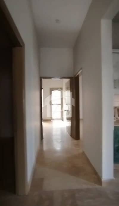 Good Condition | 3 Bed DD | 200 Sq. Yards | 2nd Floor | For Rent