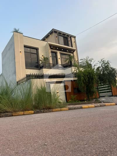 بنی گالہ اسلام آباد میں 4 کمروں کا 7 مرلہ مکان 2.4 کروڑ میں برائے فروخت۔