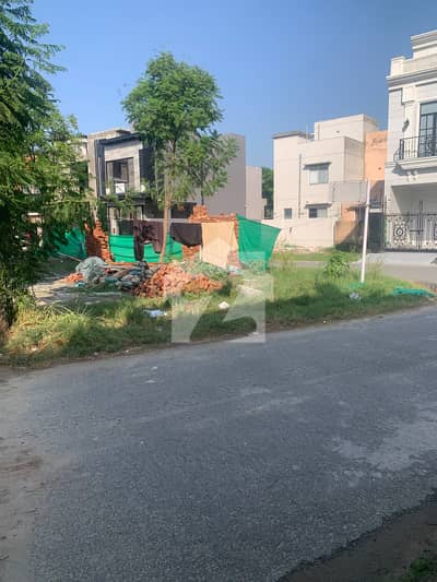 ڈی ایچ اے 9 ٹاؤن ۔ بلاک بی ڈی ایچ اے 9 ٹاؤن,ڈیفنس (ڈی ایچ اے),لاہور میں 5 مرلہ رہائشی پلاٹ 1.35 کروڑ میں برائے فروخت۔