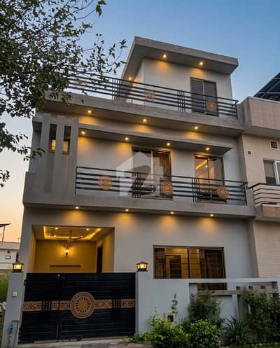 ڈی ایچ اے فیز 2 - سیکٹر جے ڈی ایچ اے ڈیفینس فیز 2,ڈی ایچ اے ڈیفینس,اسلام آباد میں 3 کمروں کا 4 مرلہ مکان 3.6 کروڑ میں برائے فروخت۔