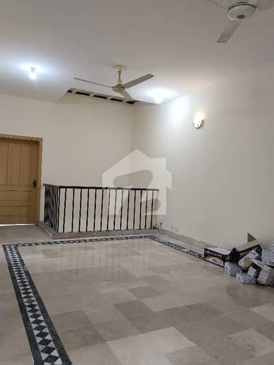 بحریہ ٹاؤن فیز 4 بحریہ ٹاؤن راولپنڈی,راولپنڈی میں 5 کمروں کا 10 مرلہ مکان 1.35 لاکھ میں کرایہ پر دستیاب ہے۔