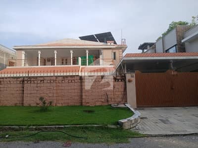 511 square yards cda transfer nice located 5 bed house available in f-10/1