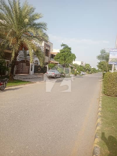 Paragon City Lahore 5 M Plot For Sale Near Park Comm Masjid School Near House