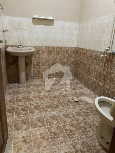 1 kanal upar portion for rent