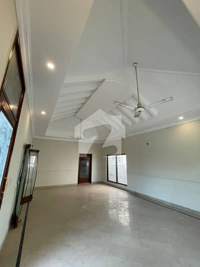 1 kanal well maintained independent house available for rent in DHA phase 2