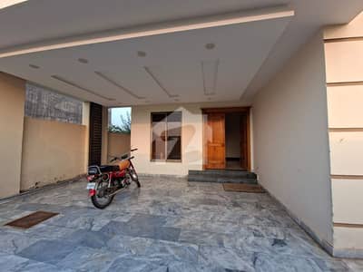 House In Bahria Town Phase 8 - Block L Sized 10 Marla Is Available