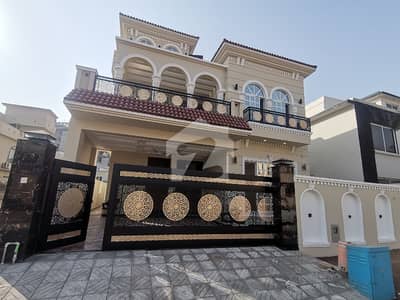 ڈی ایچ اے ڈیفینس فیز 2 ڈی ایچ اے ڈیفینس,اسلام آباد میں 5 کمروں کا 10 مرلہ مکان 8.0 کروڑ میں برائے فروخت۔ ڈی ایچ اے ڈیفینس فیز 2 ڈی ایچ اے ڈیفینس,اسلام آباد میں 5 کمروں کا 10 مرلہ مکان 8.0 کروڑ میں برائے فروخت۔