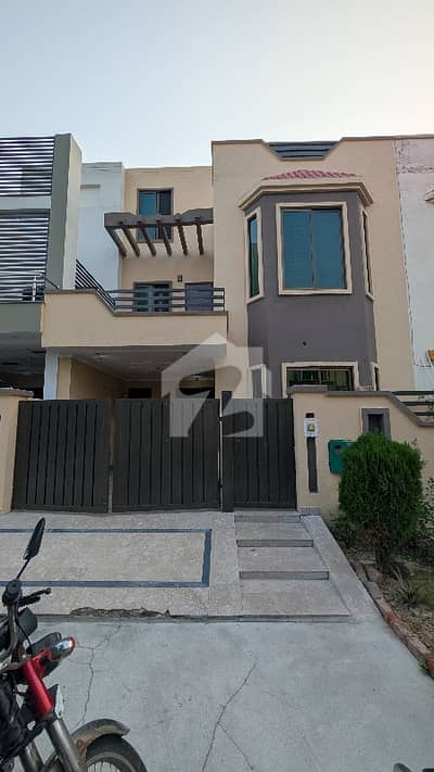 5 Used House for Sale On Hot location Bahria Nasheman LHR