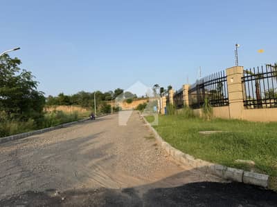 Gulberg Green Block C LakeFaing 04Kanal 230series Plot Solid Land Available For Sale