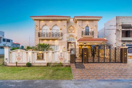 3 Beds 1 KANAL upper portion Prime Location for Rent in Ex Air Avenue DHA Phase 8 Lahore.