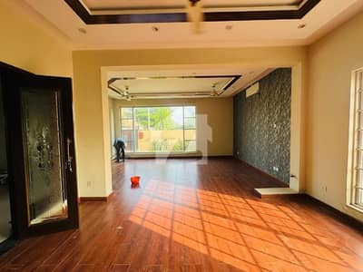 1 KANAL FULL HOUSE WITH BASEMENT AVAILABLE FOR RENT IN DHA PHASE 6