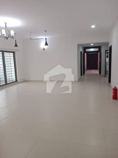 4xBed Apartments 8th Floor Facing Park Available for Sale