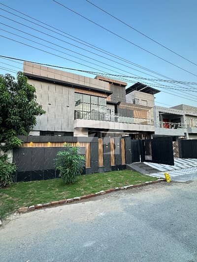 1 KANAL BRAND NEW HOUSE FOR SALE NFC PHASE 1 MAIN COLLEGE ROAD LAHORE