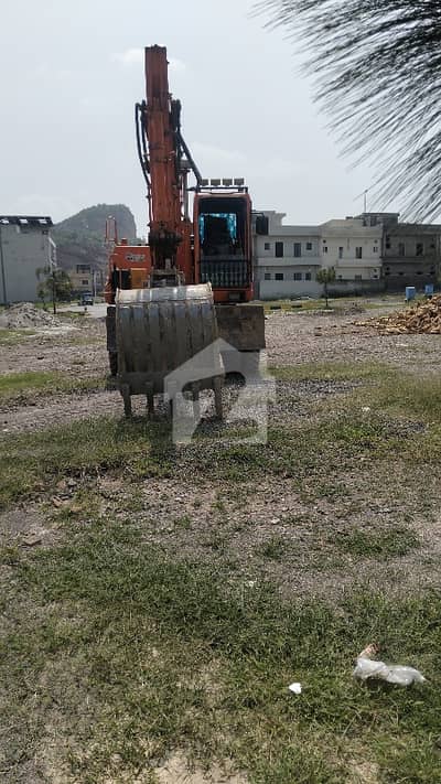 10 Marla plot For Sale in pechs society