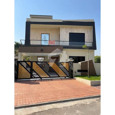 12 Marla Luxury Designer And Solid House Is Up For Sale 12 Marla Luxury Designer And Solid House Is Up For Sale