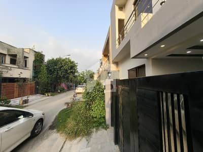 پیراگون سٹی لاہور میں 3 کمروں کا 5 مرلہ مکان 2.25 کروڑ میں برائے فروخت۔ پیراگون سٹی لاہور میں 3 کمروں کا 5 مرلہ مکان 2.25 کروڑ میں برائے فروخت۔