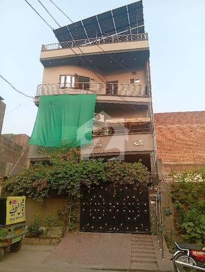 نیشنل ٹاؤن لاہور میں 10 کمروں کا 7 مرلہ مکان 6.0 کروڑ میں برائے فروخت۔