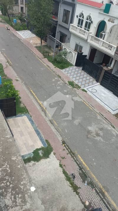 ڈریم گارڈنز فیز 1 ۔ بلاک بی ڈریم گارڈنز فیز 1,ڈریم گارڈنز,ڈیفینس روڈ,لاہور میں 5 کمروں کا 8 مرلہ مکان 2.15 کروڑ میں برائے فروخت۔ ڈریم گارڈنز فیز 1 ۔ بلاک بی ڈریم گارڈنز فیز 1,ڈریم گارڈنز,ڈیفینس روڈ,لاہور میں 5 کمروں کا 8 مرلہ مکان 2.15 کروڑ میں برائے فروخت۔