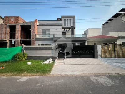 10 Marla Ultra Modern Luxury House For Sale