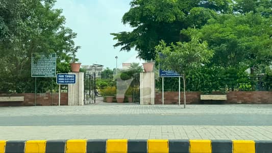 ڈی ایچ اے 9 ٹاؤن ۔ بلاک بی ڈی ایچ اے 9 ٹاؤن,ڈیفنس (ڈی ایچ اے),لاہور میں 5 مرلہ رہائشی پلاٹ 1.7 کروڑ میں برائے فروخت۔