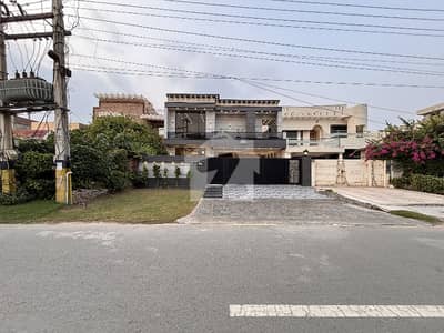 Prime Location Johar Town Phase 2 - Block L House For sale Sized 1 Kanal