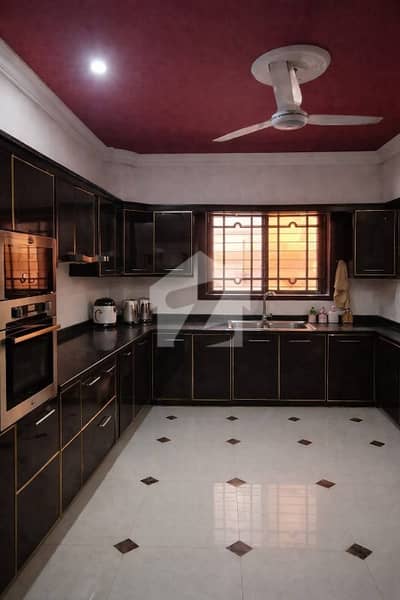 PRIME 500 SQ YD 5-BEDROOM BUNGALOW FOR SALE PRIME LOCATIONS 32 STREET BAHRIYA TWO UNIT PROPER