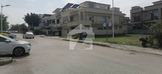 PRIME PAIR PLOTS 10 MARLA AVAILABLE FOR SALE IN BLOCK - D