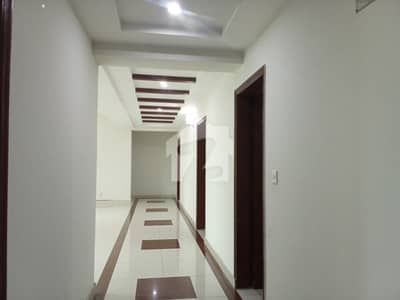 10 MARLA 3 BEDROOM APARTMENT AVAILABLE FOR RENT