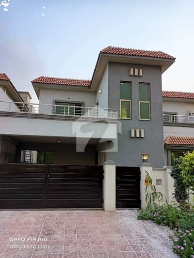 10 MARLA 4 BEDROOM HOUSE AVAILABLE FOR RENT
