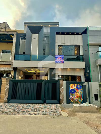 5 Marla Brand New Ultra Modern Double Storey House for Sale in Al Jalil Garden Tulip Block, West Lahore