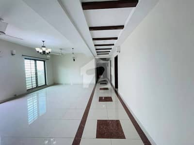 10 Marla 3 Bedrooms Flat For Rent.