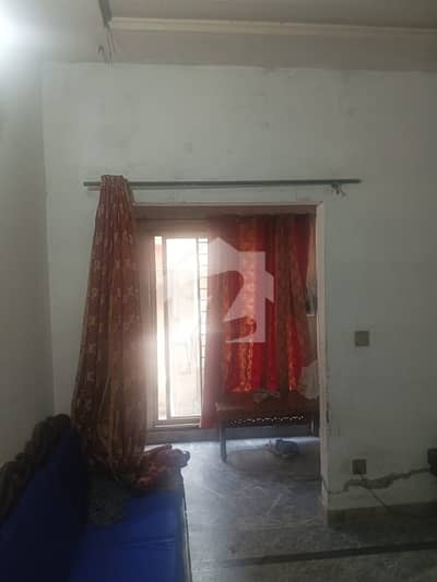 ایل ڈی اے ایوینیو ۔ بلاک ڈی ایل ڈی اے ایوینیو,لاہور میں 3 کمروں کا 1 کنال بالائی پورشن 95.0 ہزار میں کرایہ پر دستیاب ہے۔