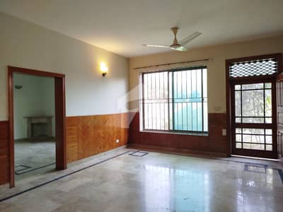 50*90 Size 500 Square Yards Cda Transfer Marble Floor 5 Bed Liveable House Available In F-8/1 On Good Location