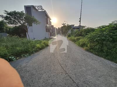 10 MARLA PLOT FOR SALE GOOD LOCATION