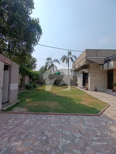 سوِل لائنز فیصل آباد میں 8 کمروں کا 3 کنال مکان 50.0 کروڑ میں برائے فروخت۔