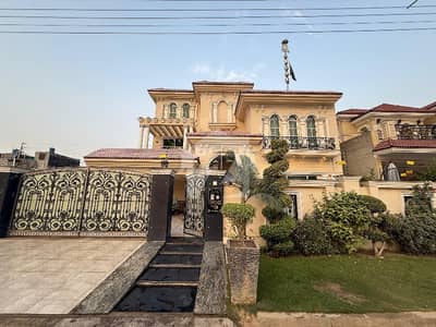 بسم اللہ ہاؤسنگ سکیم جی ٹی روڈ,لاہور میں 7 کمروں کا 1 کنال مکان 8.9 کروڑ میں برائے فروخت۔ بسم اللہ ہاؤسنگ سکیم جی ٹی روڈ,لاہور میں 7 کمروں کا 1 کنال مکان 8.9 کروڑ میں برائے فروخت۔