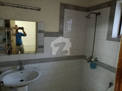 ideal location gulberg 2 1 beds with attached bathroom