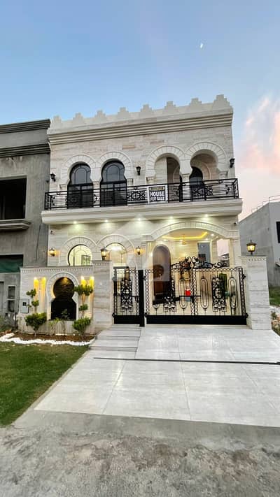 ڈی ایچ اے 9 ٹاؤن ڈیفنس (ڈی ایچ اے),لاہور میں 3 کمروں کا 5 مرلہ مکان 3.5 کروڑ میں برائے فروخت۔ ڈی ایچ اے 9 ٹاؤن ڈیفنس (ڈی ایچ اے),لاہور میں 3 کمروں کا 5 مرلہ مکان 3.5 کروڑ میں برائے فروخت۔