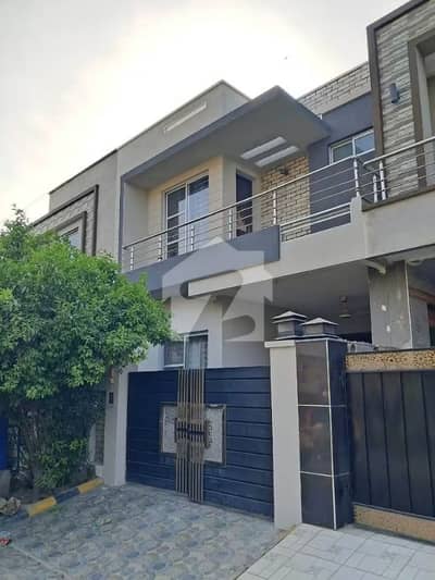 8 Marla house green City