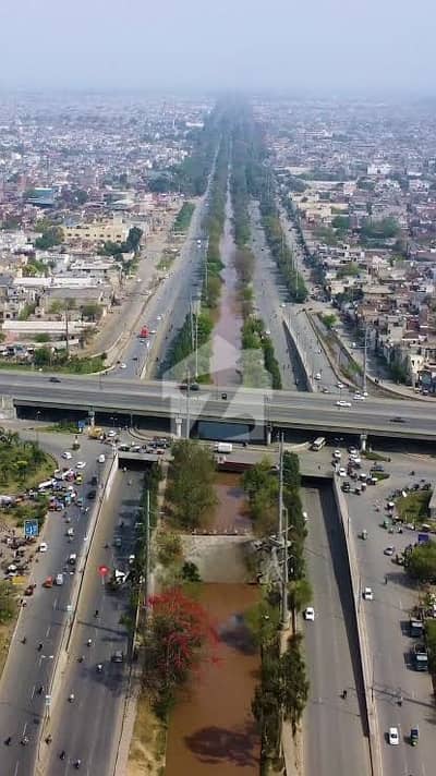 4.5 KANAL MAIN CANAL FRONTAGE | ONLY ROAD TO AN ENTIRE COMMUNITY